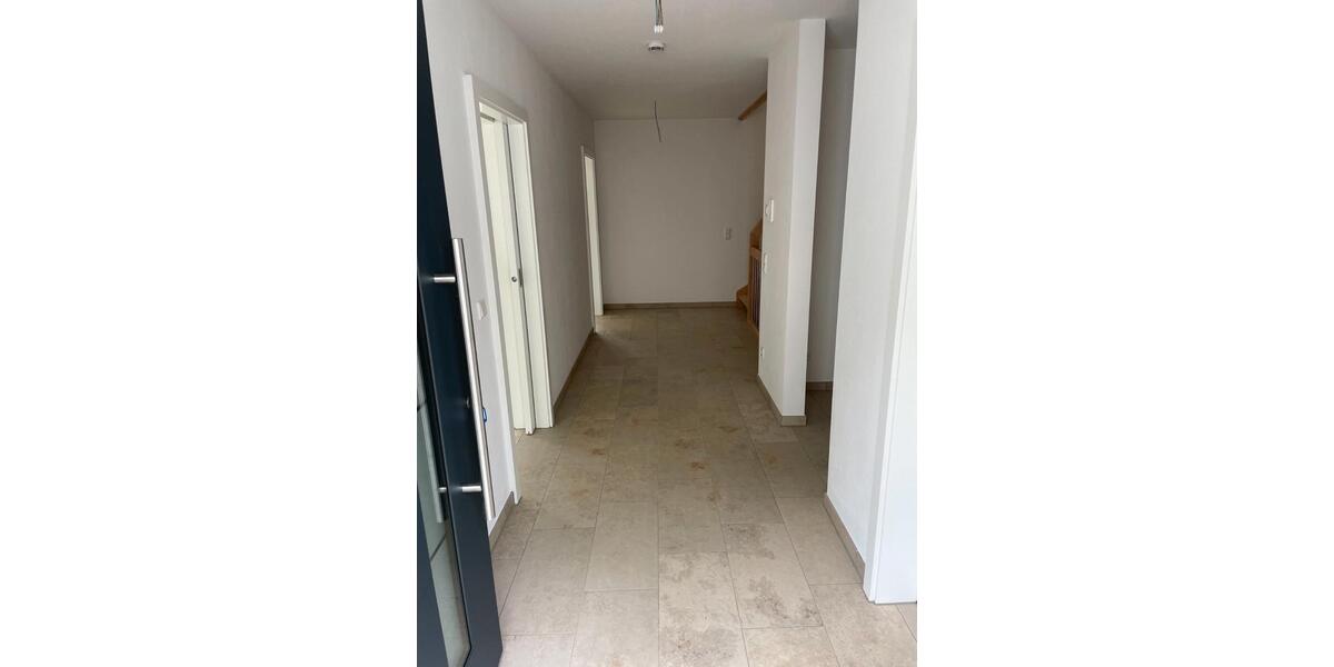 Etagenwohnung Stammham - 4 Zimmer, 140 m&sup2;, 1.740&euro; | Angebot:27554120