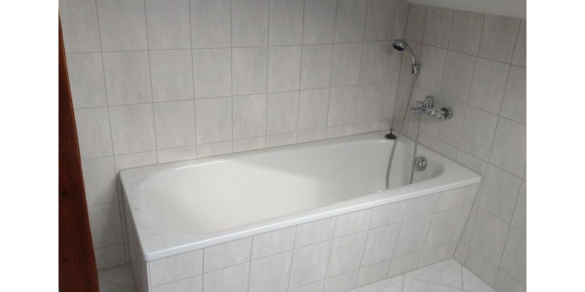 Dachgeschoßwohnung Gaimersheim - 4 Zimmer, 95 m&sup2;, 1.290&euro; | Angebot:25517203