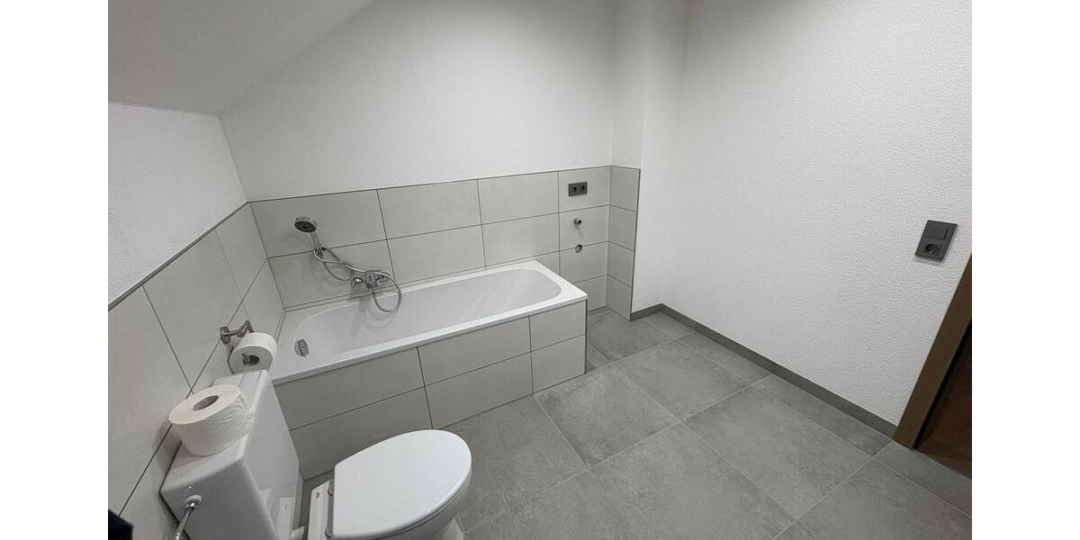 Dachgeschoßwohnung Adelschlag - 4 Zimmer, 118 m&sup2;, 1.400&euro; | Angebot:25173867