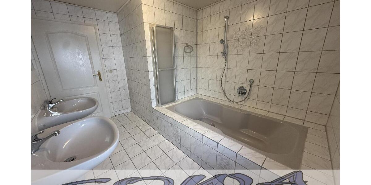 Charmantes Stadthaus in zentraler Lage in Neuburg - ideal für Familien oder Paare - Ein Objekt von Ihrem Immobilienpartner SOWA Immobilien und Finanzen - Mehrfamilienhaus, Wohnhaus Neuburg | Angebot:26897113