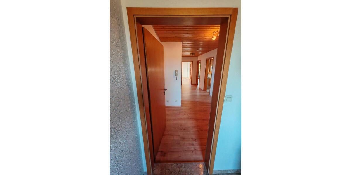 Dachgeschoßwohnung Reichertshofen - 3 Zimmer, 80 m&sup2;, 800&euro; | Angebot:27624258