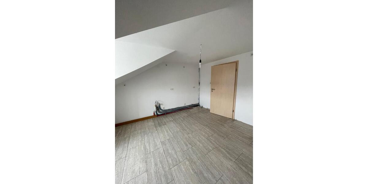 Dachgeschoßwohnung Manching - 3 Zimmer, 64 m&sup2;, 1.250&euro; | Angebot:26439424