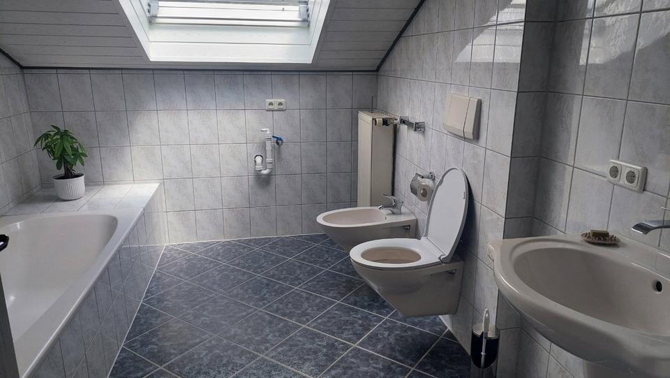 Dachgeschoßwohnung Reichertshofen - 3 Zimmer, 95 m&sup2;, 900&euro; | Angebot:26150610