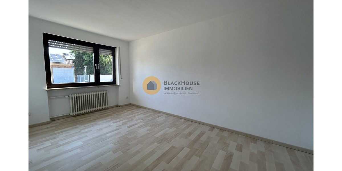 EinfamilienhausZweifamilienhaus mit 2 Einzelgaragen in schöner Ortsrandlage - Einfamilienhaus Hepberg | Angebot:26913983