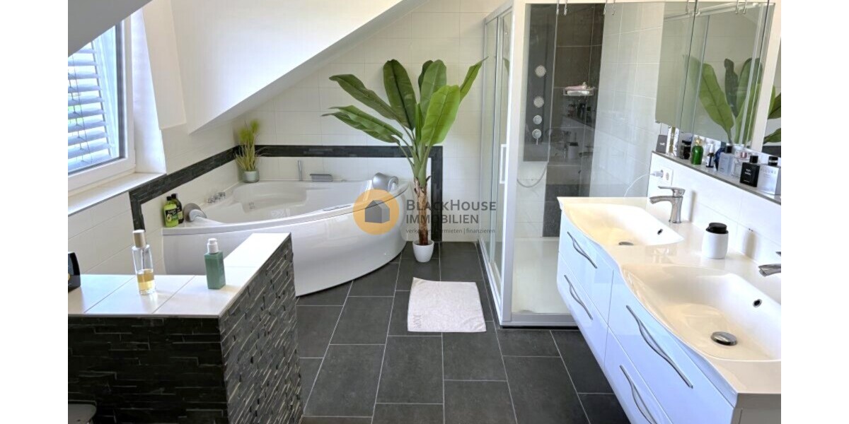 Eine Perle - Penthouse mit 100m² Dachterrasse und Platz für 4 Autos - Einfamilienhaus Wettstetten | Angebot:26652679