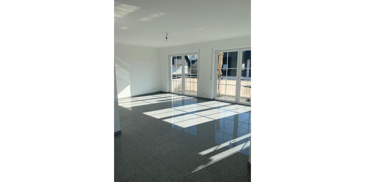 Etagenwohnung Neuburg an der Donau - 4.5 Zimmer, 136 m&sup2;, 1.350&euro; | Angebot:25645660