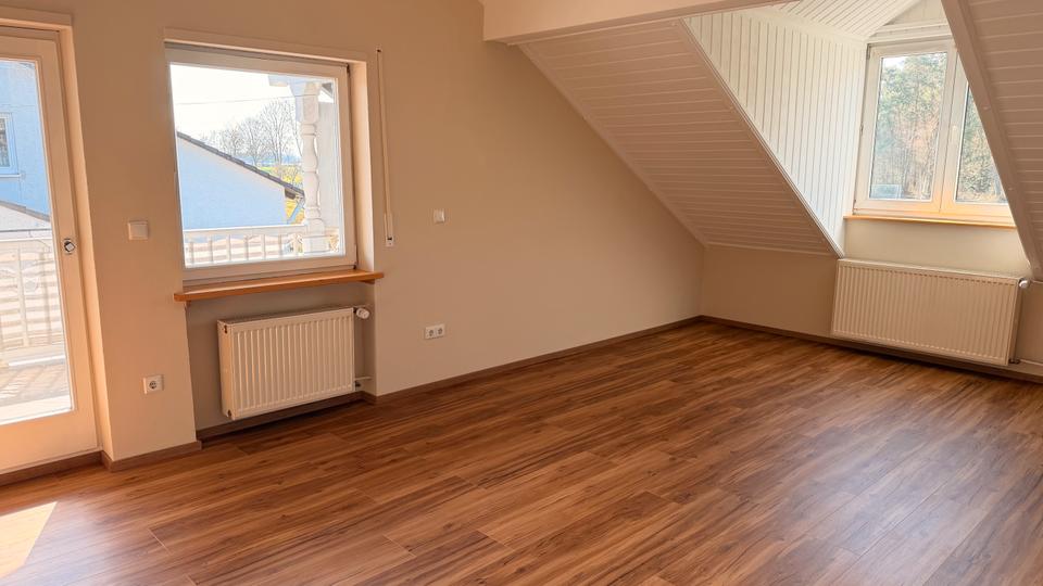 Dachgeschoßwohnung Weichering - 4 Zimmer, 98 m&sup2;, 1.195&euro; | Angebot:25839170