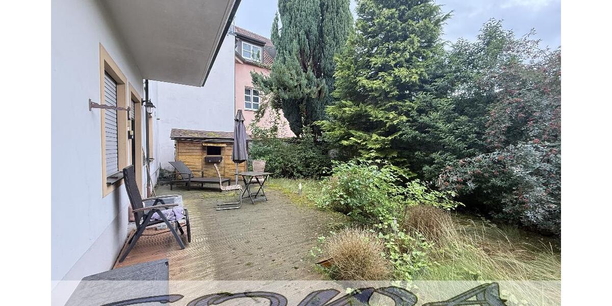 Ein Haus mit Geschichte - Mehrfamilienhaus mit 5 Wohneinheiten, zwei Garagen und Garten in zentraler Lage in Neuburg - Ein Objekt von Ihrem Immobilienpartner SOWA Immobilien und Finanzen - Mehrfamilienhaus, Wohnhaus Neuburg an der Donau | Angebot:26299734