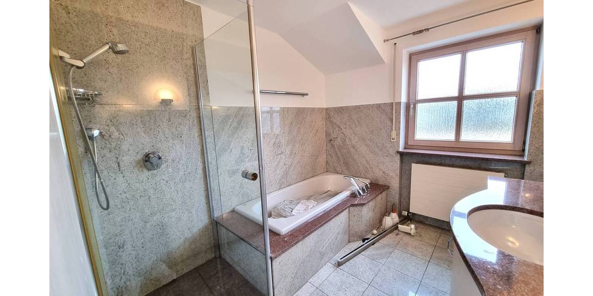 Etagenwohnung Ingolstadt Spitalhof - 3 Zimmer, 102 m&sup2;, 1.250&euro; | Angebot:26787284