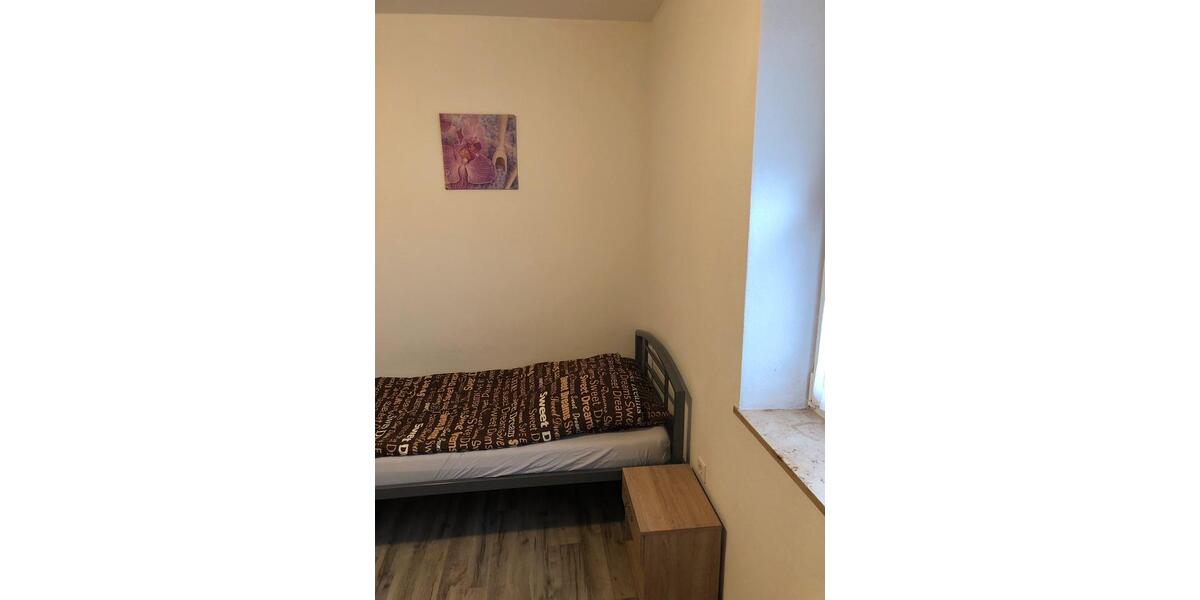 Etagenwohnung Oberhausen - 1 Zimmer, 25 m&sup2;, 330&euro; | Angebot:25981938