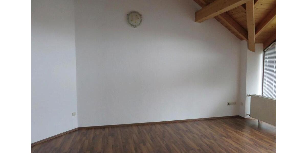 Dachgeschoßwohnung Neustadt an der Donau - 4 Zimmer, 124 m&sup2;, 1.100&euro; | Angebot:25100507