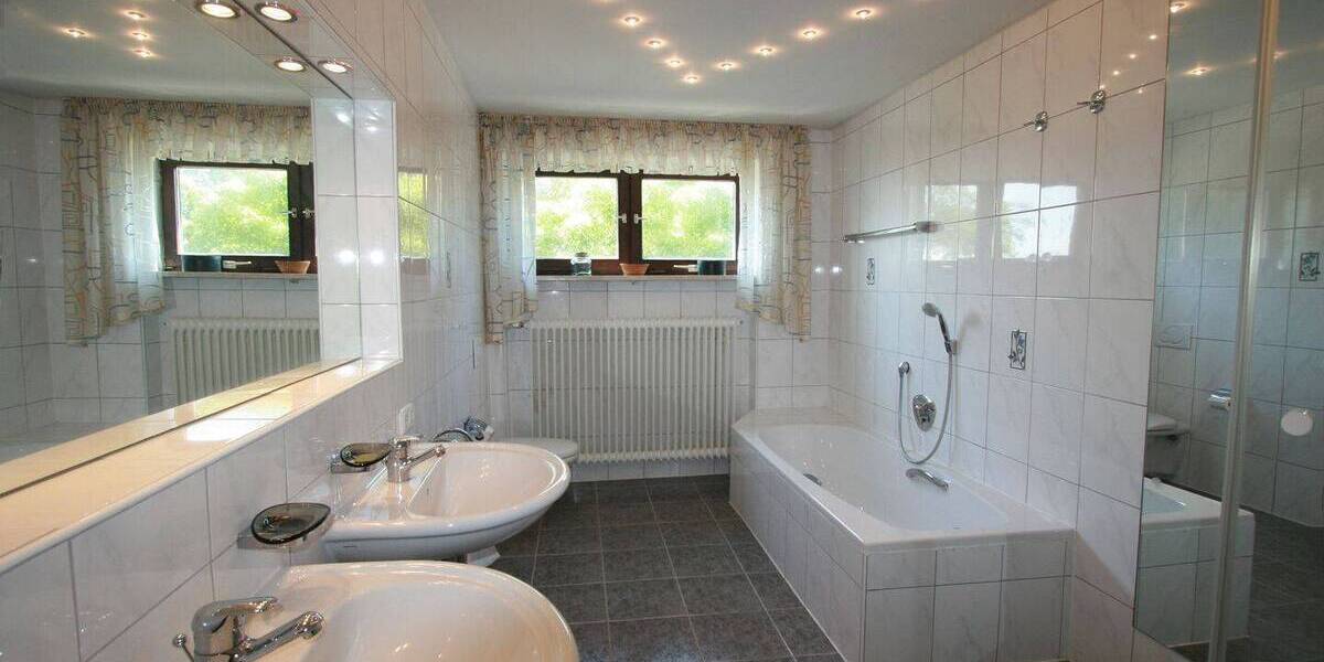 Einfamilienhaus Mainburg - 8 Zimmer, 222 m&sup2;, 610.000&euro; | Angebot:25674130