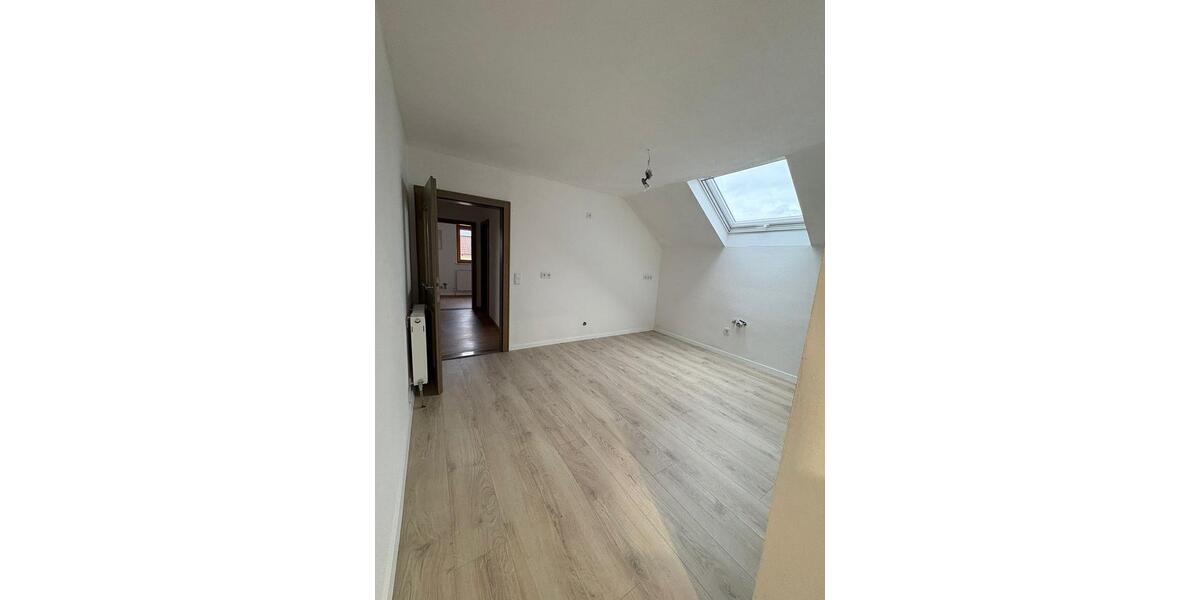Dachgeschoßwohnung Adelschlag - 4 Zimmer, 118 m&sup2;, 1.400&euro; | Angebot:25173867