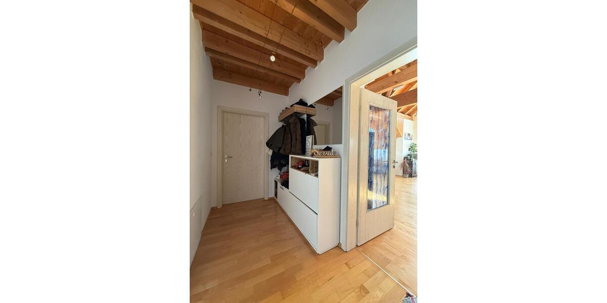 Dachgeschoßwohnung Wolnzach - 1 Zimmer, 92 m&sup2;, 1.080&euro; | Angebot:26439402