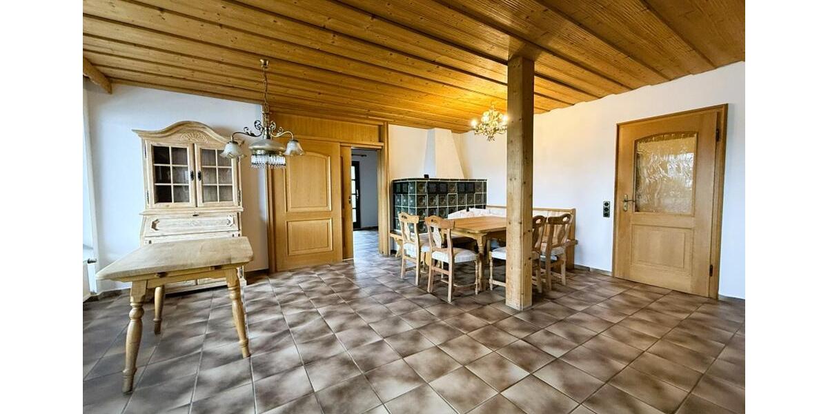 Dachgeschoßwohnung Wettstetten - 4 Zimmer, 180 m&sup2;, 1.350&euro; | Angebot:23847372