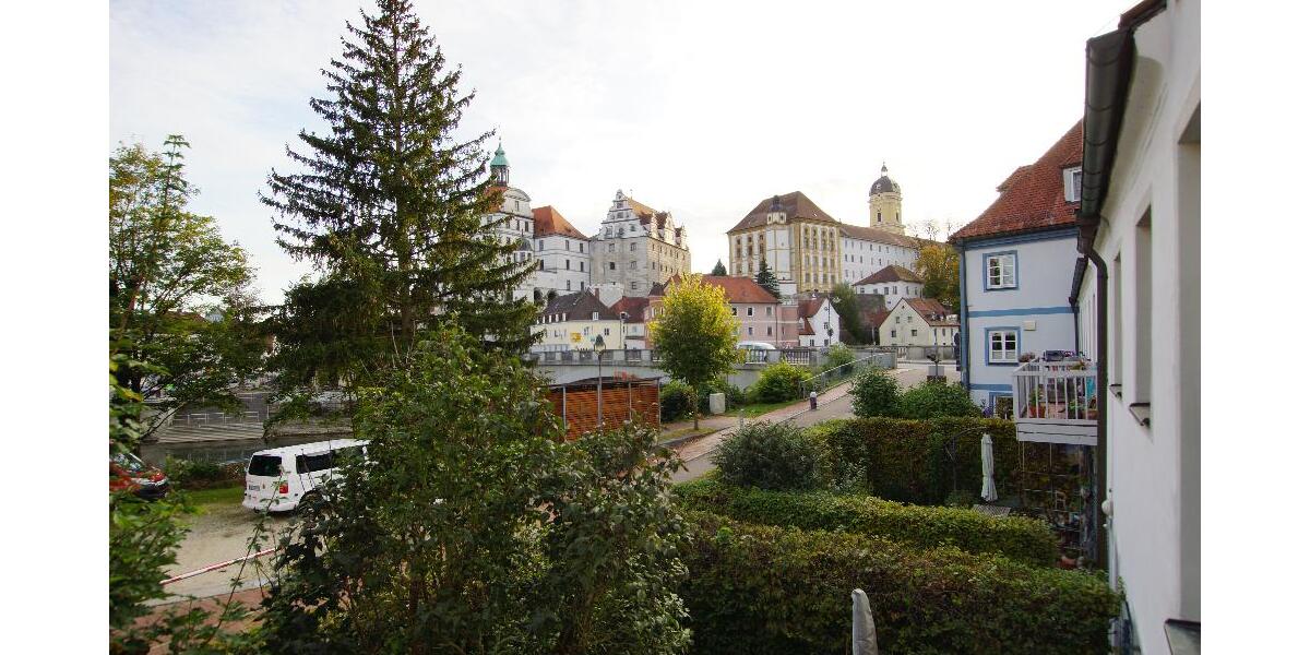 Lage, Lage, Lage - Schöne 3 Zimmer Maisonette Wohnung auf der Leopoldineninsel mit Blick auf das Schloss in Neuburg - Ein neues Zuhause von SOWA Immobilien und Finanzen Ihr Experte vor Ort - Maisonettenwohnung Neuburg an der Donau | Angebot:27207548