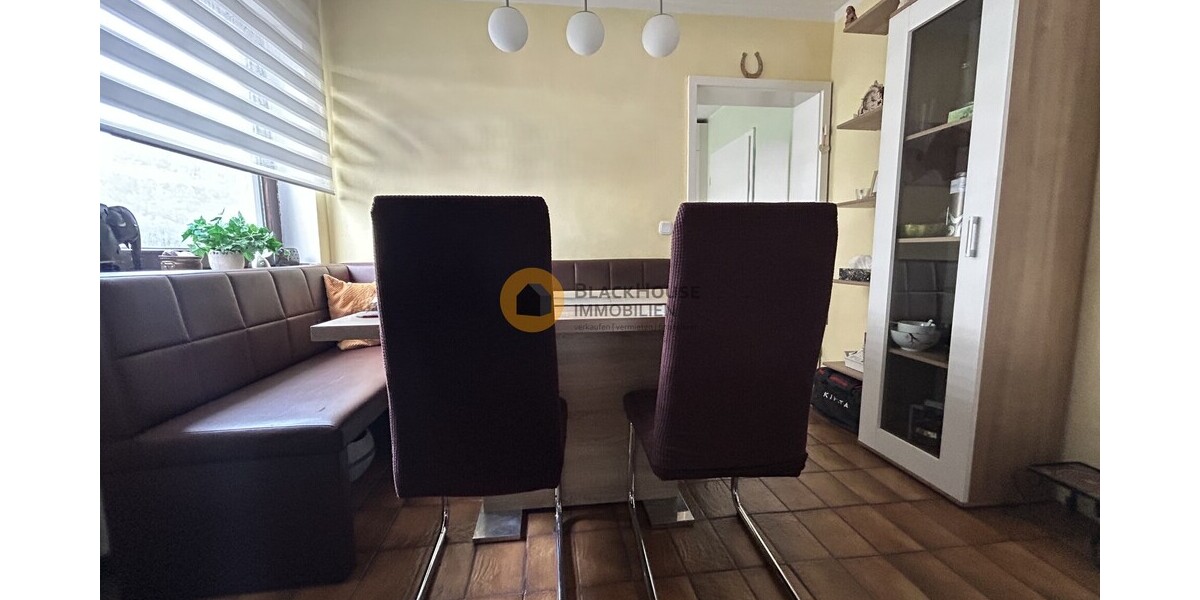 Ein-Zwei-Familienhaus mit Garagen, grosses Grundstück in schöner Ortsrandlage - Zweifamilienhaus Hepberg | Angebot:25234782