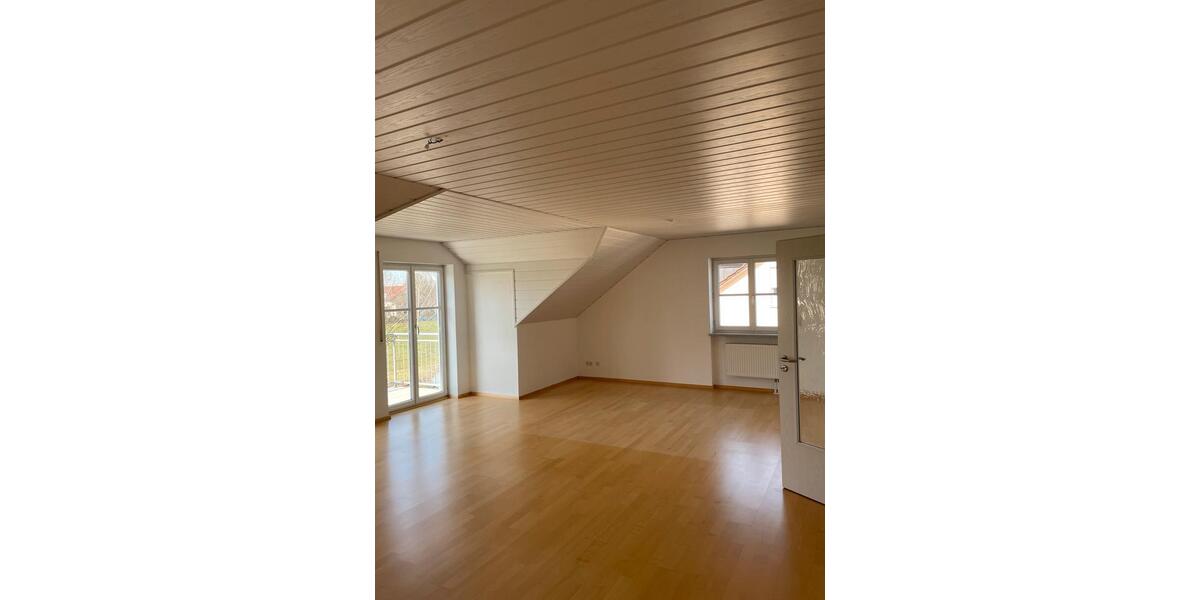 Dachgeschoßwohnung Ingolstadt Münchener Straße - 4 Zimmer, 122 m&sup2;, 1.190&euro; | Angebot:25639233