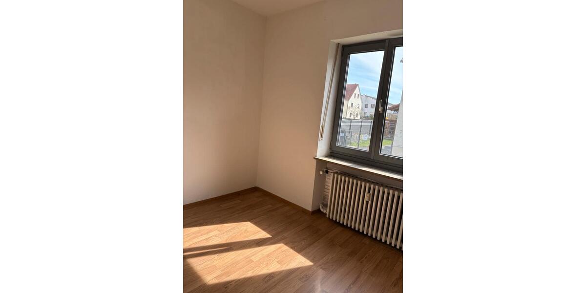 Erdgeschoßwohnung Geisenfeld - 4 Zimmer, 100 m&sup2;, 1.100&euro; | Angebot:25935693