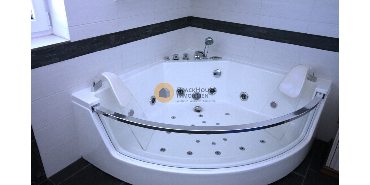 Eine Perle - Penthouse mit 100m² Dachterrasse und Platz für 4 Autos - Einfamilienhaus Wettstetten | Angebot:26652679