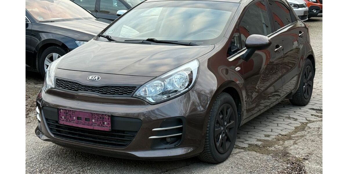 Kia Rio 127.000 km 6.100 &euro; Neustadt an der Donau 93333
