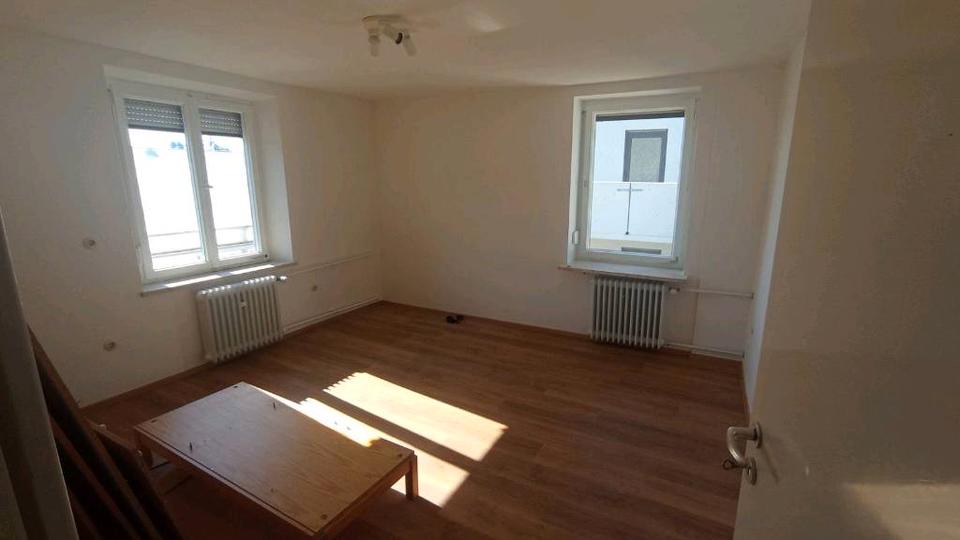 Etagenwohnung Ingolstadt - 7 Zimmer, 208 m&sup2;, 410&euro; | Angebot:25163838
