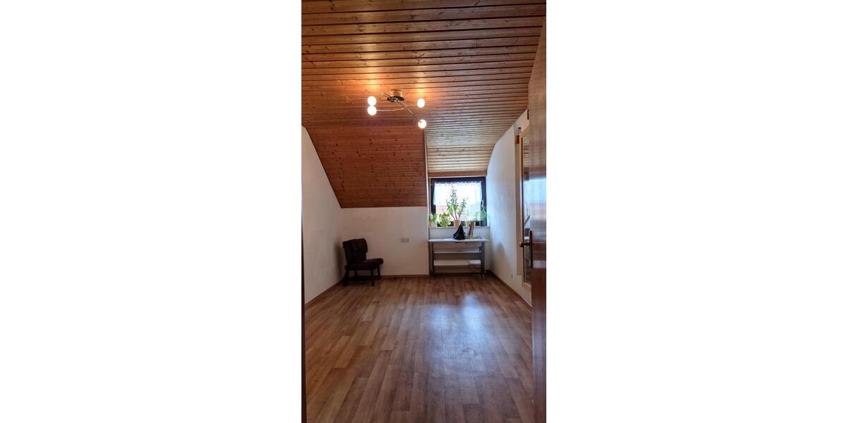 Dachgeschoßwohnung Neuburg an der Donau - 4 Zimmer, 121 m&sup2;, 950&euro; | Angebot:26041339