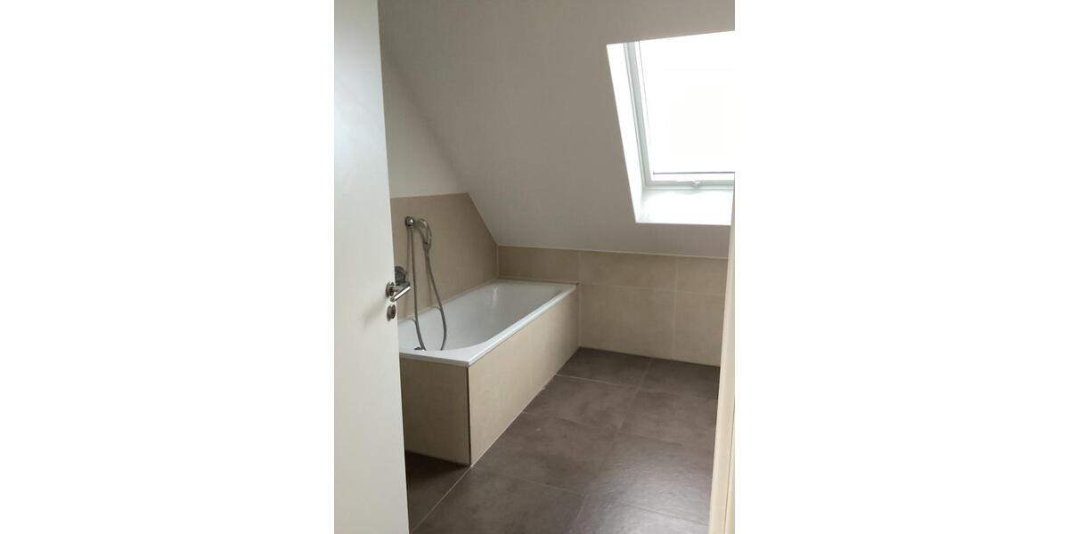 Dachgeschoßwohnung Ingolstadt Münchener Straße - 3.5 Zimmer, 91 m&sup2;, 1.300&euro; | Angebot:25838054