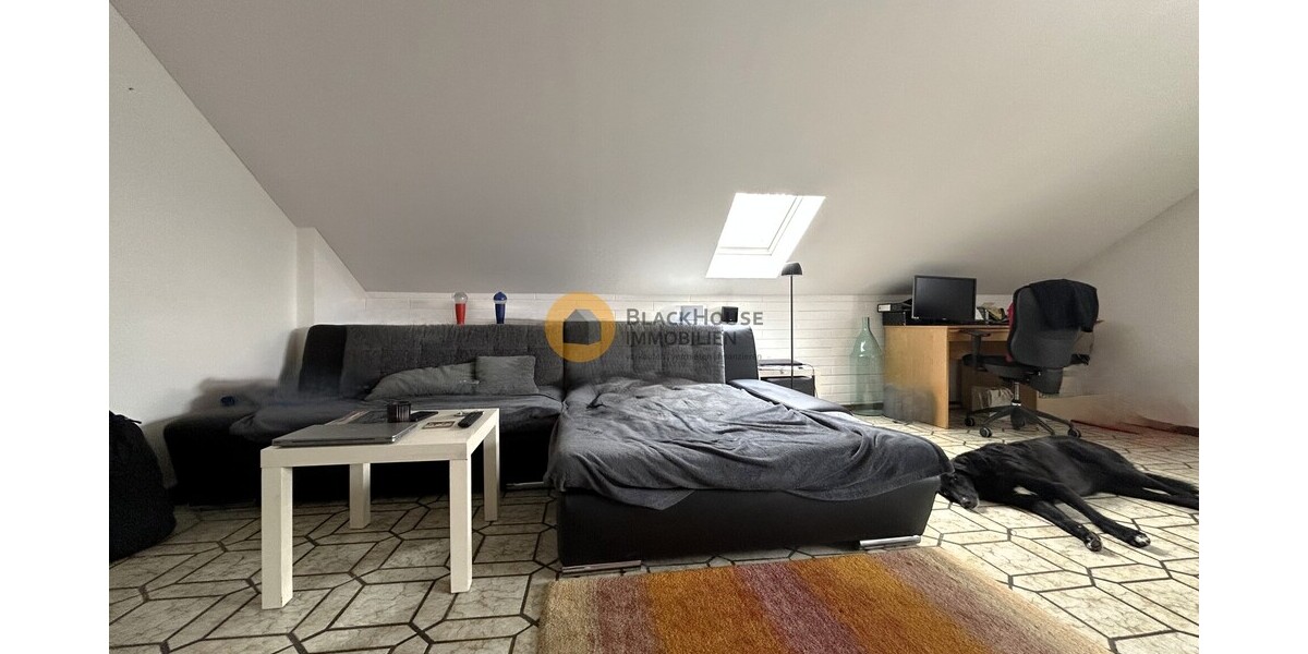 Ein-Zwei-Familienhaus mit Garagen, grosses Grundstück in schöner Ortsrandlage - Zweifamilienhaus Hepberg | Angebot:25234782