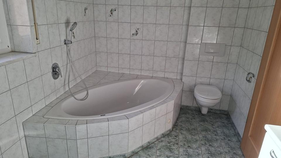 Etagenwohnung Brunnen - 4 Zimmer, 103 m&sup2;, 850&euro; | Angebot:25382350