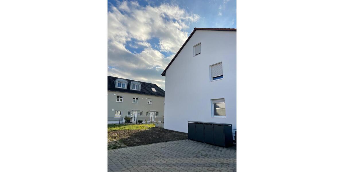 Dachgeschoßwohnung Manching - 3 Zimmer, 64 m&sup2;, 1.250&euro; | Angebot:26439424