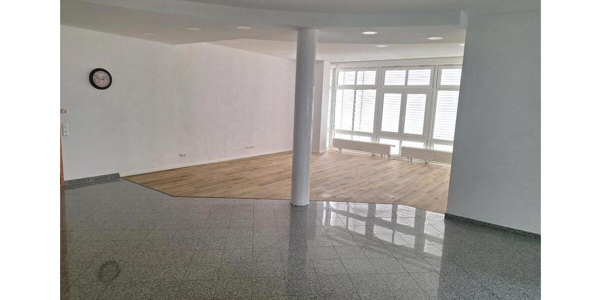 Erdgeschoßwohnung Neuburg an der Donau - 3 Zimmer, 130 m&sup2;, 1.000&euro; | Angebot:25634197