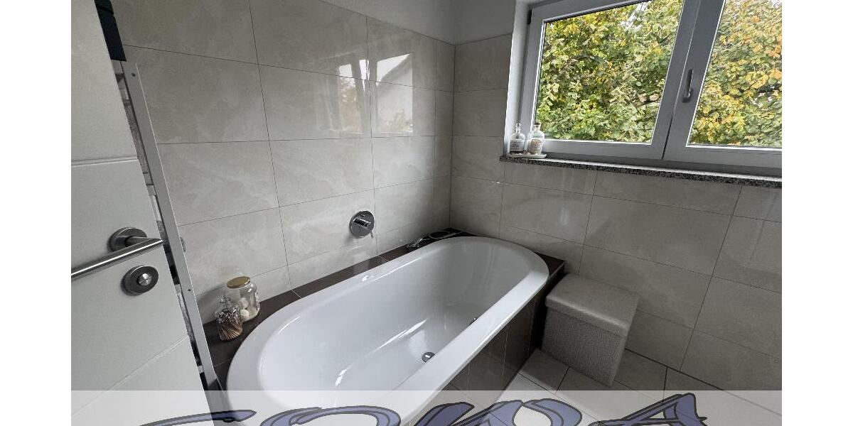 Hochwertige Doppelhaushälfte mit Stellplätzen in Hepberg - Ein Objekt von Ihrem Immobilienpartner SOWA Immobilien und Finanzen - Doppelhaushälfte Hepberg | Angebot:23704507