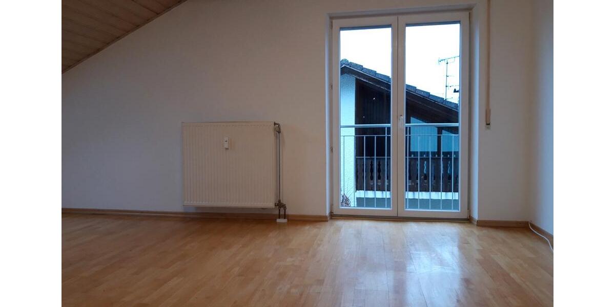 Dachgeschoßwohnung Ingolstadt Nordost - 4 Zimmer, 105 m&sup2;, 1.290&euro; | Angebot:27606225
