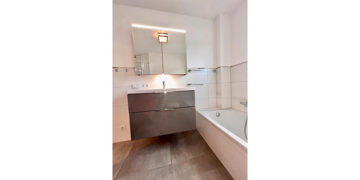 Etagenwohnung Hepberg - 3 Zimmer, 88 m&sup2;, 1.300&euro; | Angebot:26461586