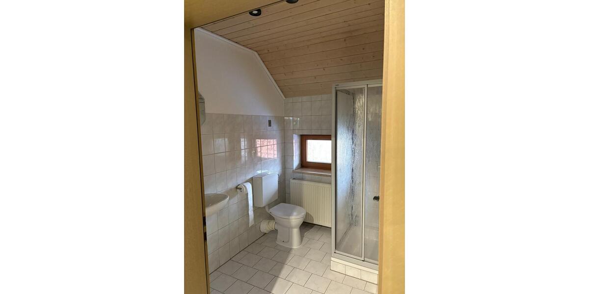 Dachgeschoßwohnung Adelschlag - 4 Zimmer, 118 m&sup2;, 1.400&euro; | Angebot:25173867