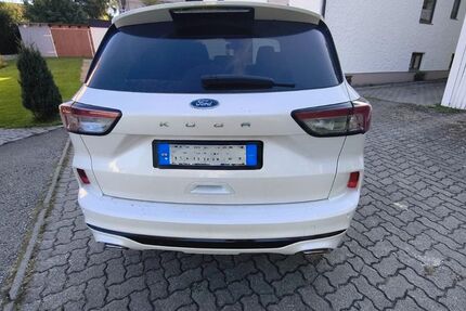 Ford Kuga 60.000 km 17.950 &euro; München 81825