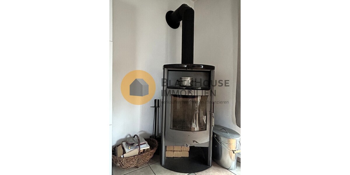 Ein-Zwei-Familienhaus mit Garagen, grosses Grundstück in schöner Ortsrandlage - Zweifamilienhaus Hepberg | Angebot:25234782