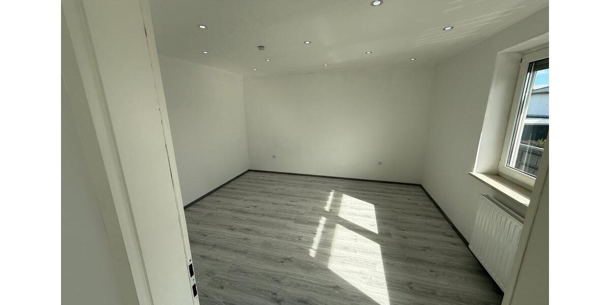 Etagenwohnung Ingolstadt Nordost - 3 Zimmer, 100 m&sup2;, 1.250&euro; | Angebot:25298354