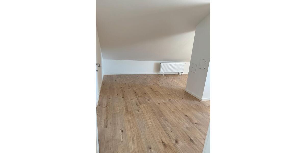 Dachgeschoßwohnung Böhmfeld - 3 Zimmer, 85 m&sup2;, 1.150&euro; | Angebot:25218988