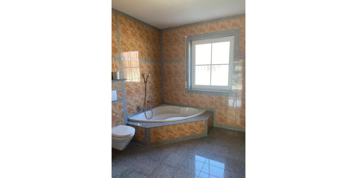 Etagenwohnung Neuburg an der Donau - 4.5 Zimmer, 136 m&sup2;, 1.350&euro; | Angebot:25645660