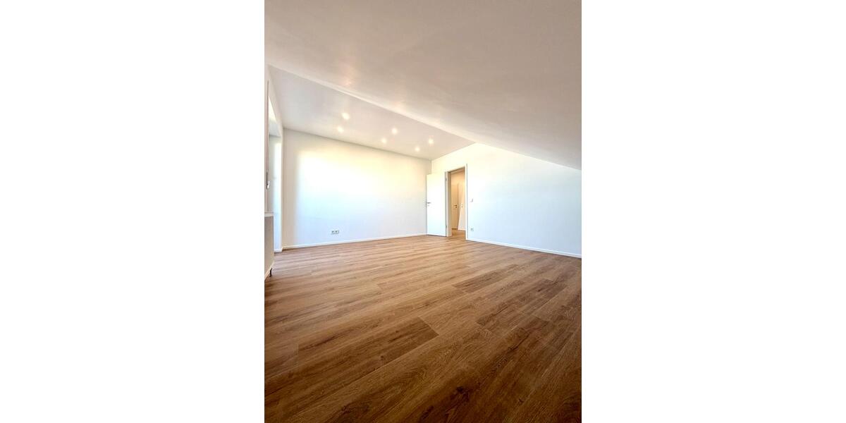 Dachgeschoßwohnung Ingolstadt Nordost - 2 Zimmer, 67 m&sup2;, 950&euro; | Angebot:26394273