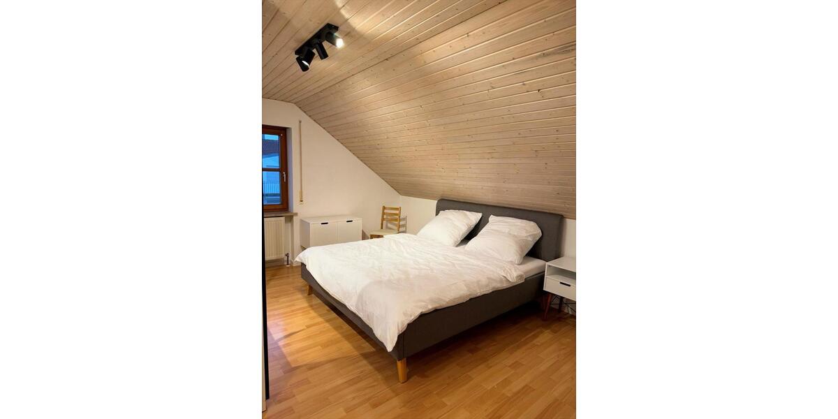 Dachgeschoßwohnung Wettstetten - 2 Zimmer, 50 m&sup2;, 680&euro; | Angebot:25298385