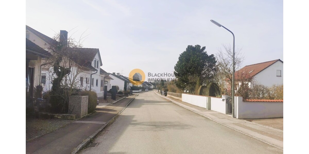 Ein-Zwei-Familienhaus mit Garagen, grosses Grundstück in schöner Ortsrandlage - Zweifamilienhaus Hepberg | Angebot:25234782