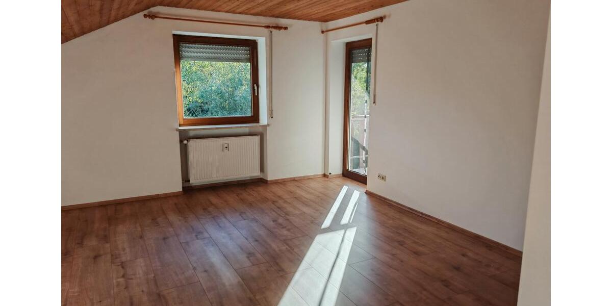 Dachgeschoßwohnung Reichertshofen - 3 Zimmer, 80 m&sup2;, 800&euro; | Angebot:27624258