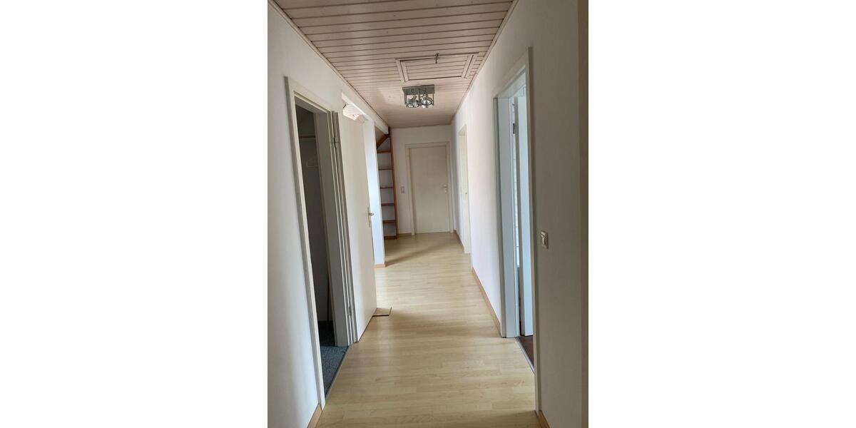 Dachgeschoßwohnung Ingolstadt - 3 Zimmer, 95 m&sup2;, 1.200&euro; | Angebot:26648208