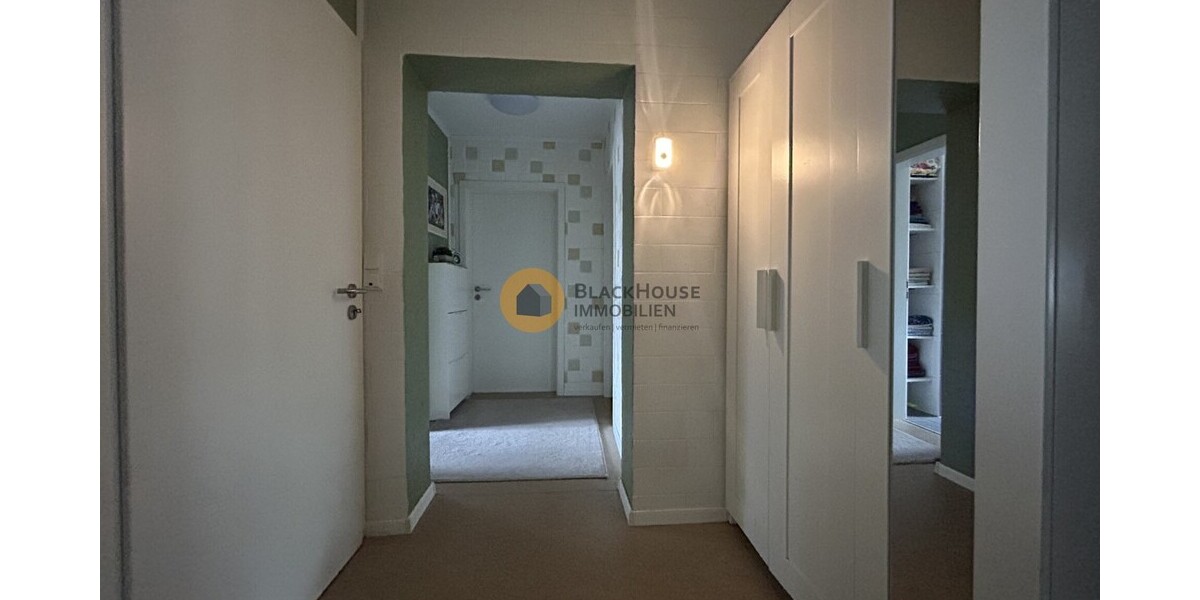 Ein-Zwei-Familienhaus mit Garagen, grosses Grundstück in schöner Ortsrandlage - Zweifamilienhaus Hepberg | Angebot:25234782