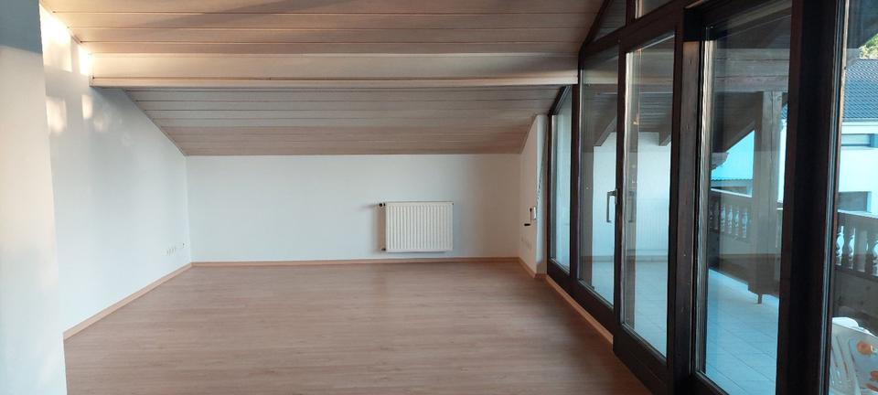 Dachgeschoßwohnung Reichertshofen - 3 Zimmer, 95 m&sup2;, 900&euro; | Angebot:26150610