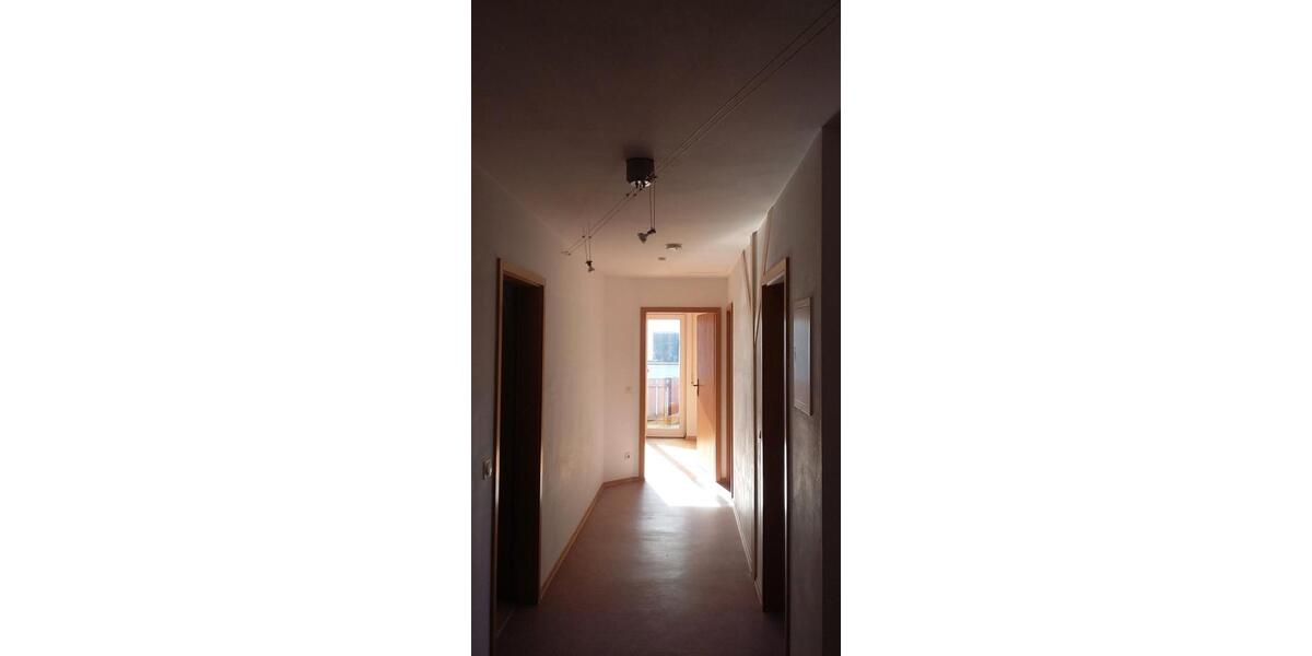 Dachgeschoßwohnung Ingolstadt Nordost - 4 Zimmer, 105 m&sup2;, 1.290&euro; | Angebot:27606225