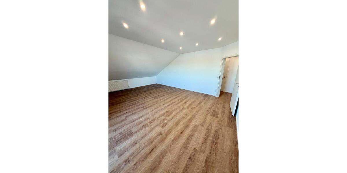 Dachgeschoßwohnung Ingolstadt Nordost - 2 Zimmer, 67 m&sup2;, 950&euro; | Angebot:26394273